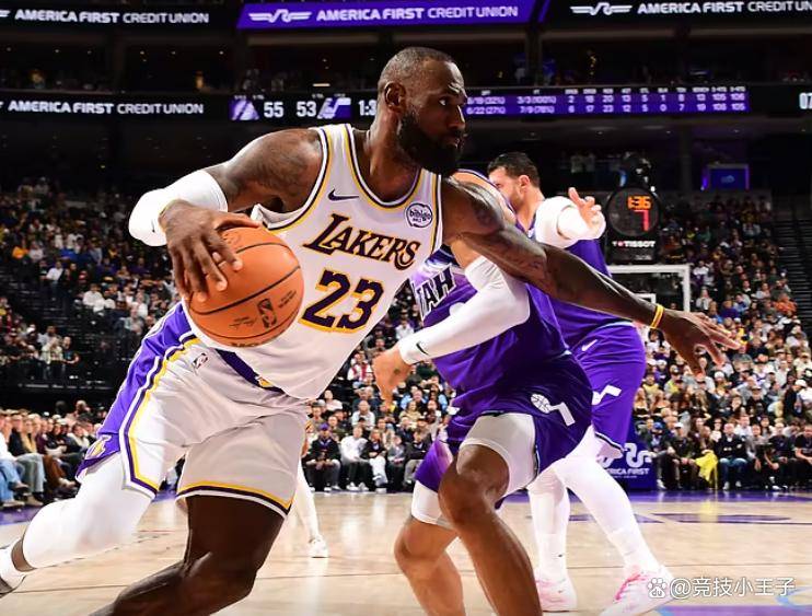 关于湖人球星三分绝杀，全场观众热烈欢呼，使用密码网上不是.的信息