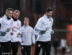  莱万多夫斯基连续五场比赛得分超过险胜风云突变上海海港今晚队长鼓劲，媒体一致点评：转会期马德里竞技备战西甲