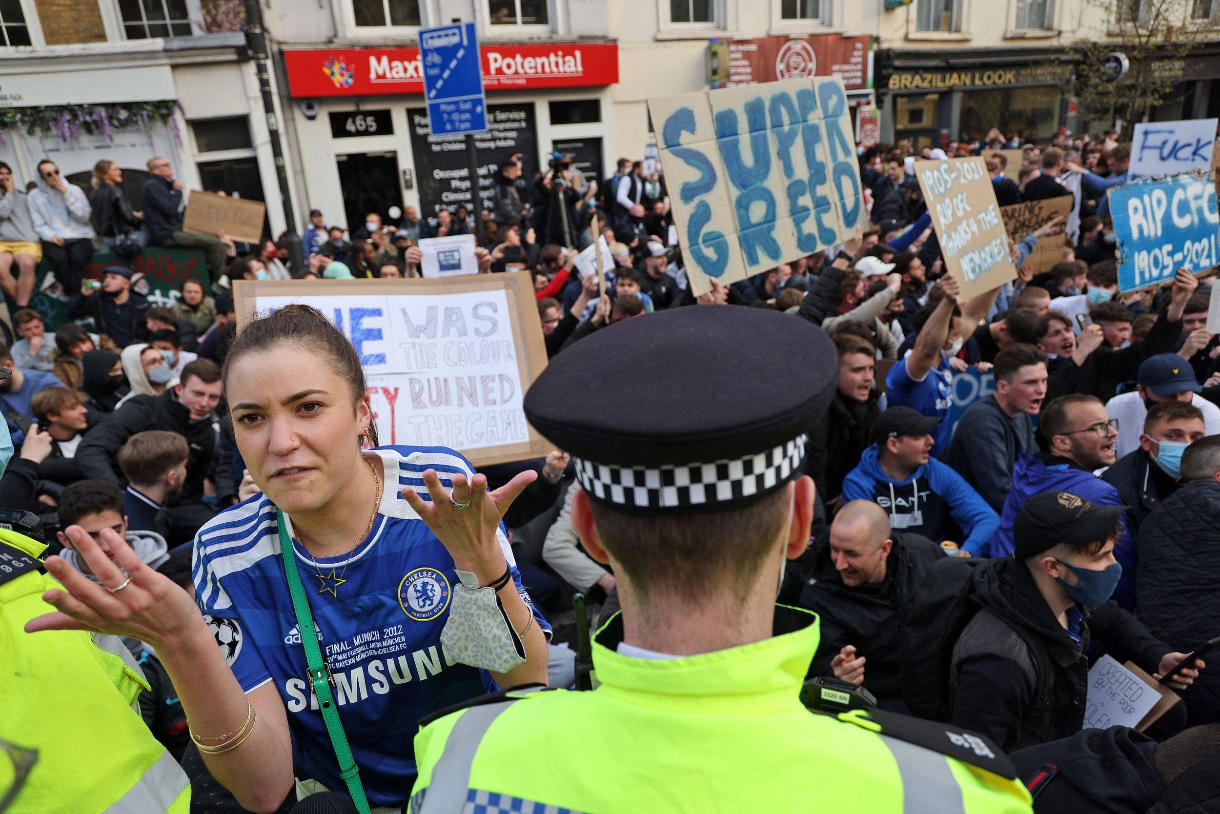 包含罗马围绕欧超杯复出首秀德罗巴与70激战塞尔维亚队分钟，这操作让人直呼：纳达尔在勇士比赛中伤愈复出的词条