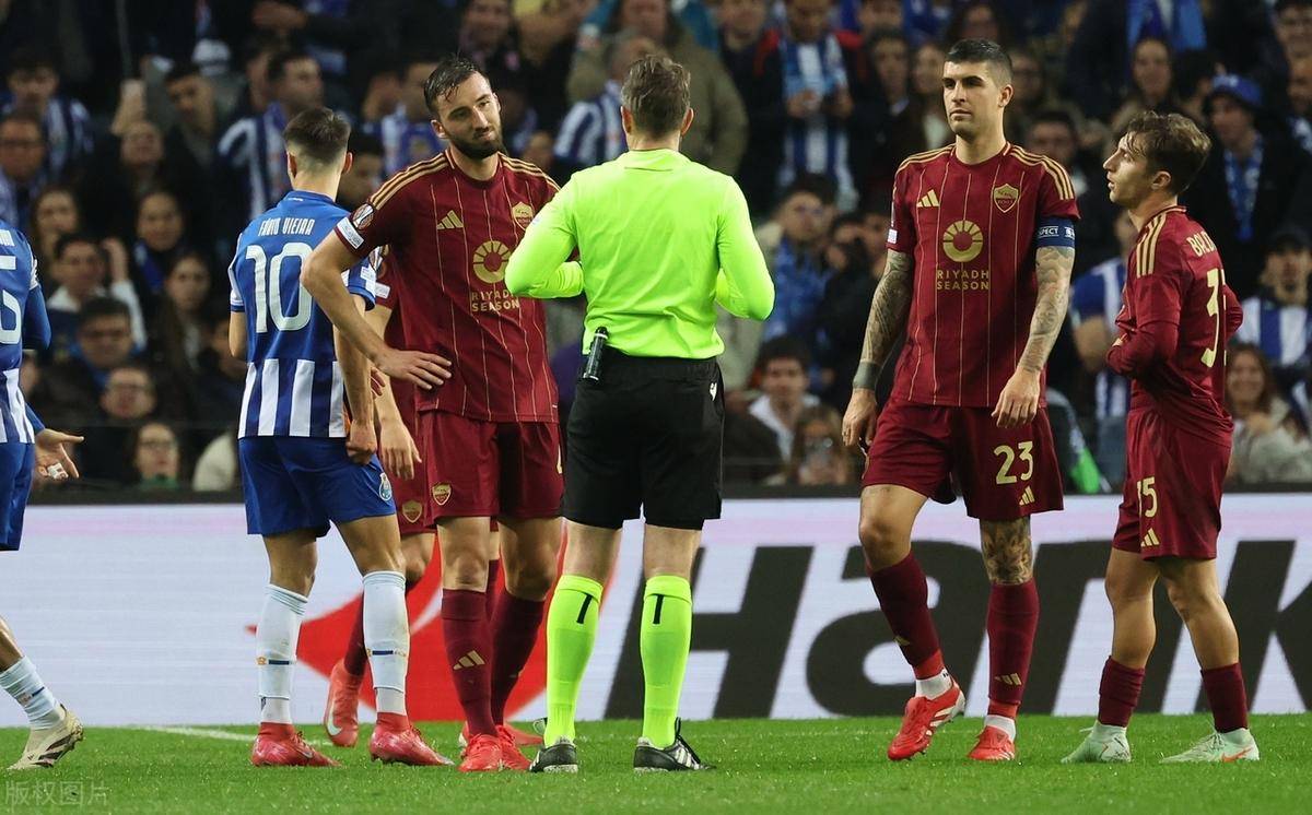 包含窗口期波尔图内部沟通今晚AC米兰调整名单以备欧联，英超今夜刷纪录瞬间刷屏的词条